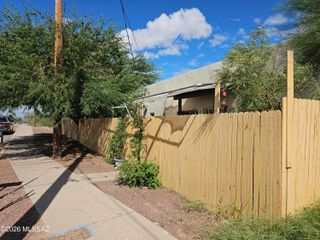 2525 S 8th Avenue, Tucson, AZ 85713