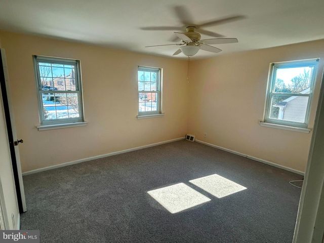 506 GREENVIEW LN, Havertown, PA 19083