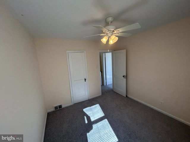 506 GREENVIEW LN, Havertown, PA 19083