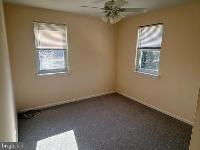 506 GREENVIEW LN, Havertown, PA 19083