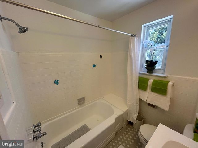 506 GREENVIEW LN, Havertown, PA 19083