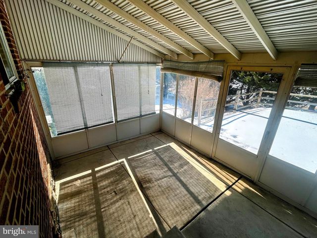 506 GREENVIEW LN, Havertown, PA 19083