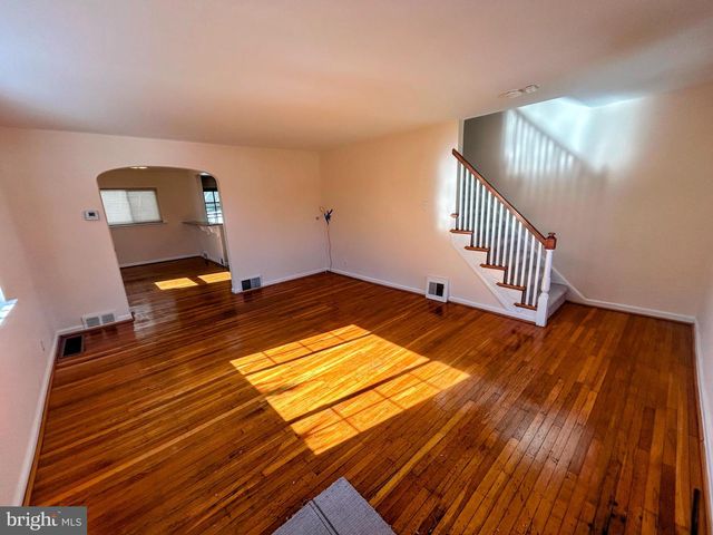 506 GREENVIEW LN, Havertown, PA 19083