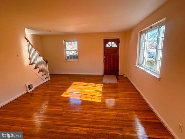 506 GREENVIEW LN, Havertown, PA 19083