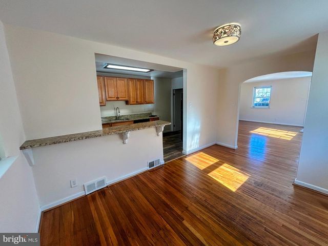 506 GREENVIEW LN, Havertown, PA 19083