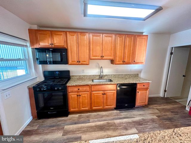 506 GREENVIEW LN, Havertown, PA 19083