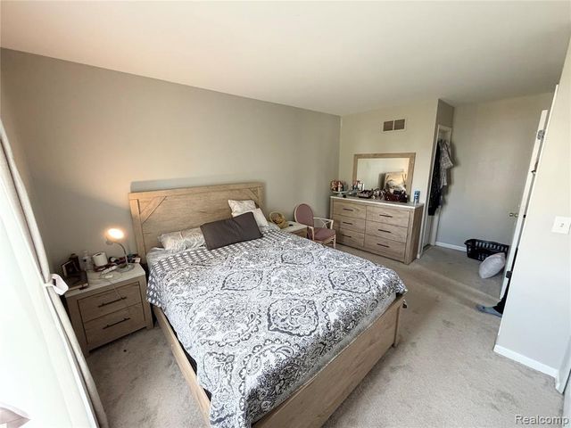 8542 Spinnaker Way, Ypsilanti, MI 48197