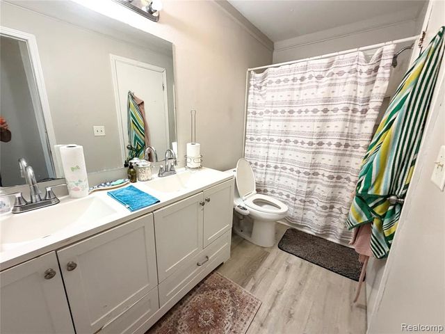 8542 Spinnaker Way, Ypsilanti, MI 48197