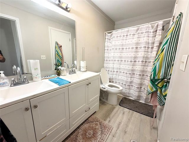 8542 Spinnaker Way, Ypsilanti, MI 48197