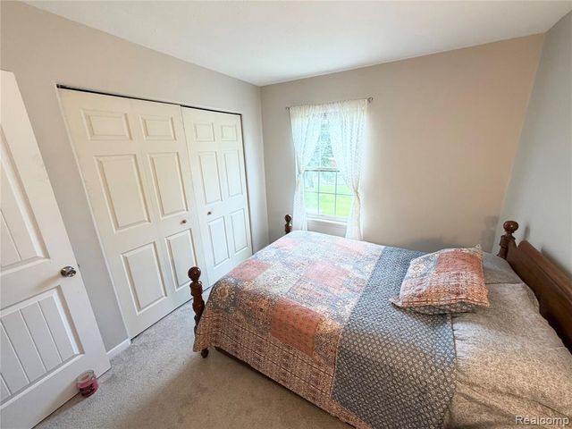 8542 Spinnaker Way, Ypsilanti, MI 48197