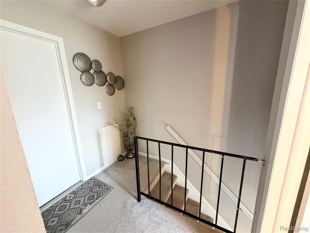 8542 Spinnaker Way, Ypsilanti, MI 48197