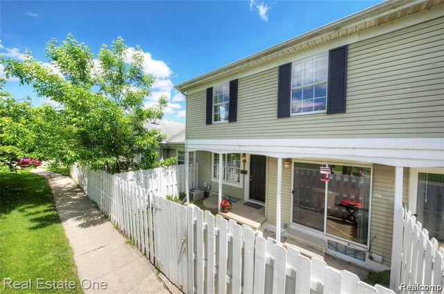 8542 Spinnaker Way, Ypsilanti, MI 48197