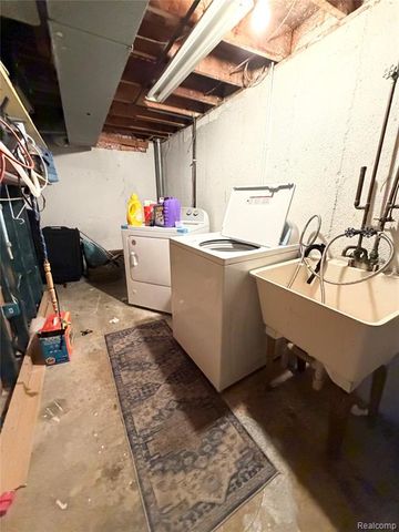 8542 Spinnaker Way, Ypsilanti, MI 48197