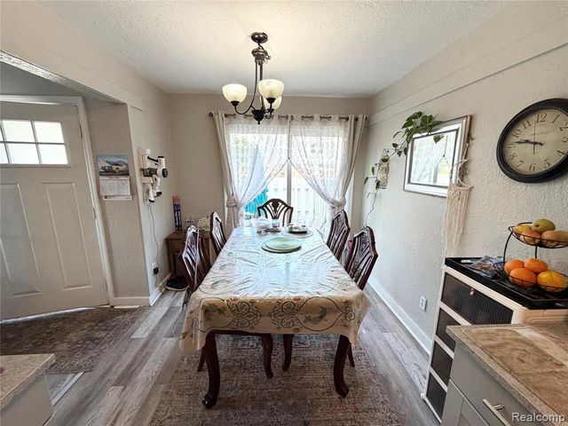 8542 Spinnaker Way, Ypsilanti, MI 48197