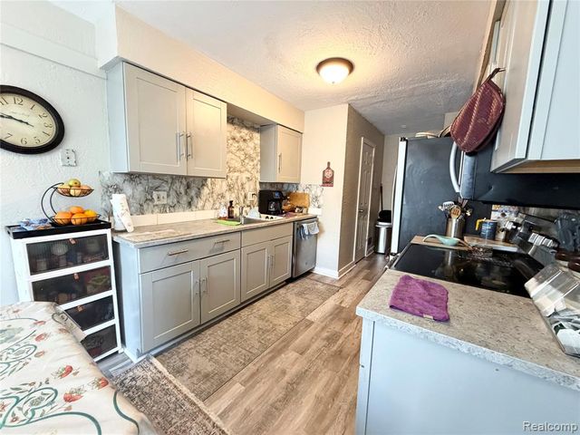 8542 Spinnaker Way, Ypsilanti, MI 48197