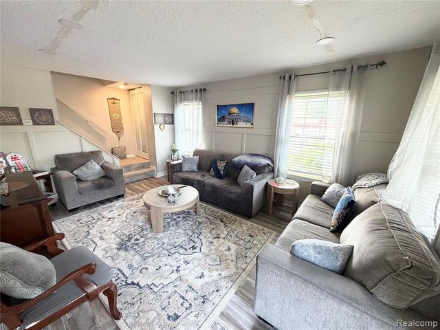 8542 Spinnaker Way, Ypsilanti, MI 48197