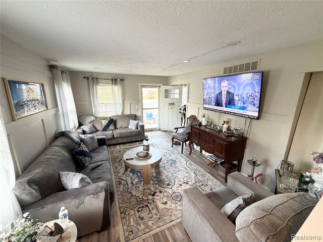 8542 Spinnaker Way, Ypsilanti, MI 48197