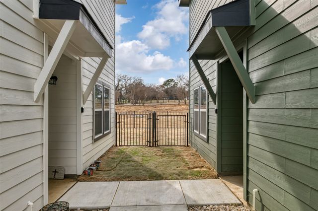 3501 E Renfro Street 605, Burleson, TX 76028