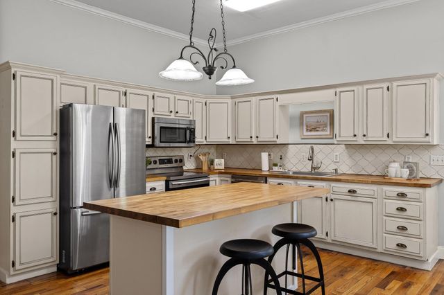 9304 Oak Street, Ooltewah, TN 37363