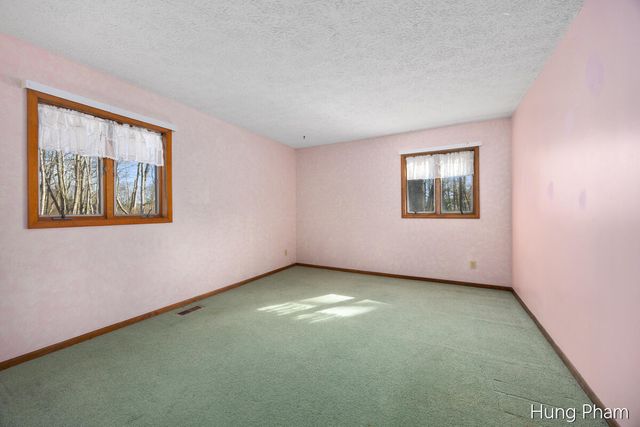 7724 W Lake Drive, Stanwood, MI 49346