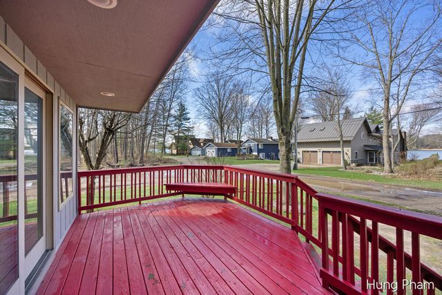 7724 W Lake Drive, Stanwood, MI 49346