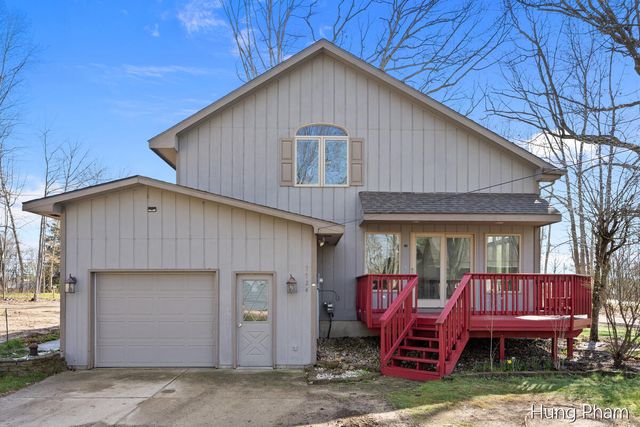 7724 W Lake Drive, Stanwood, MI 49346