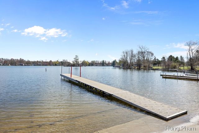 7724 W Lake Drive, Stanwood, MI 49346