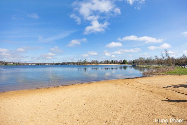 7724 W Lake Drive, Stanwood, MI 49346