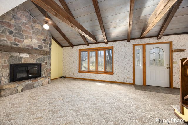 7724 W Lake Drive, Stanwood, MI 49346