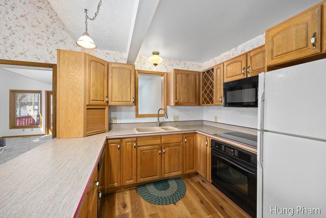 7724 W Lake Drive, Stanwood, MI 49346