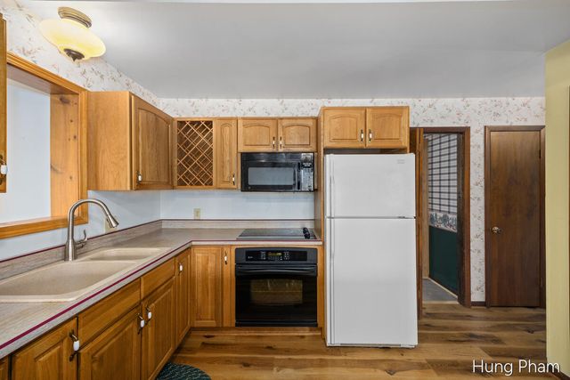 7724 W Lake Drive, Stanwood, MI 49346