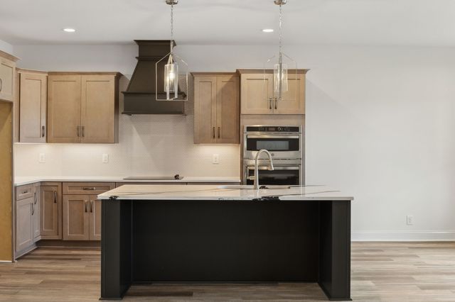 550 Foxglove Ln, Clarksville, TN 37043