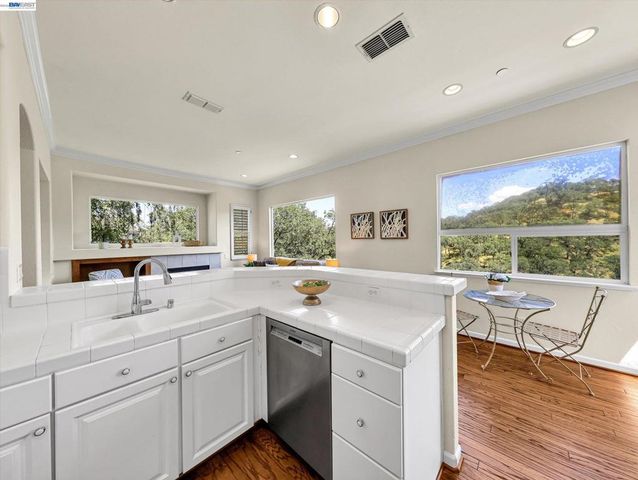 2964 Saklan Indian Dr, Walnut Creek, CA 94595