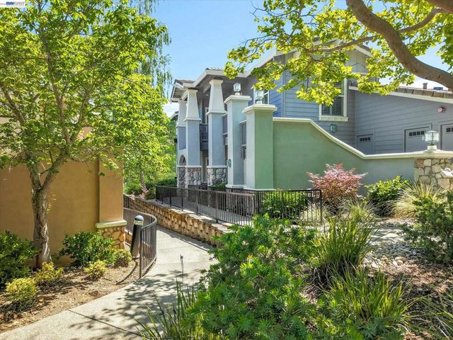 2964 Saklan Indian Dr, Walnut Creek, CA 94595