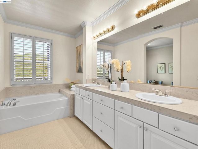 2964 Saklan Indian Dr, Walnut Creek, CA 94595