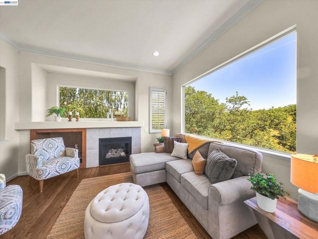 2964 Saklan Indian Dr, Walnut Creek, CA 94595