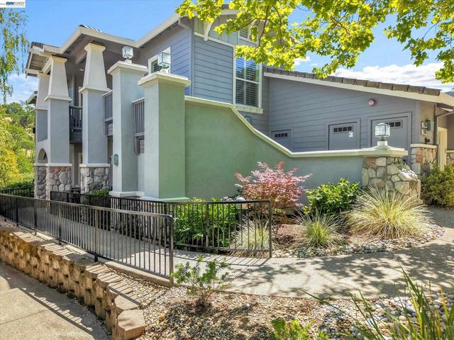 2964 Saklan Indian Dr, Walnut Creek, CA 94595