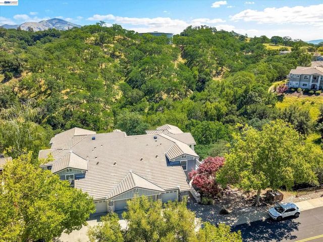 2964 Saklan Indian Dr, Walnut Creek, CA 94595