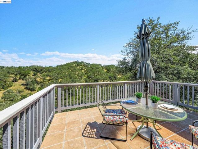 2964 Saklan Indian Dr, Walnut Creek, CA 94595