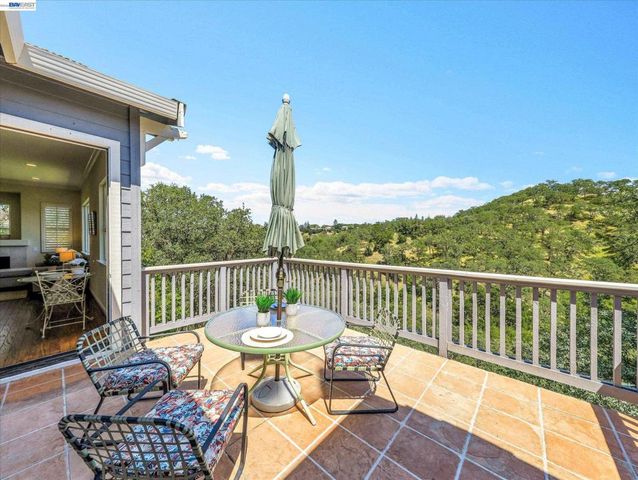 2964 Saklan Indian Dr, Walnut Creek, CA 94595