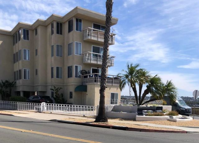 3833 Lamont St 2H, San Diego, CA 92109