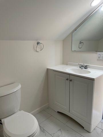 50 Lyng St, Dartmouth, MA 02747