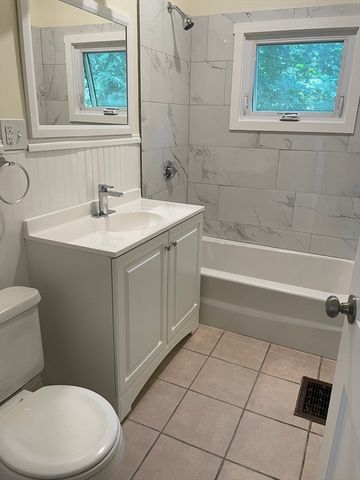 50 Lyng St, Dartmouth, MA 02747