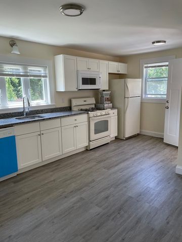 50 Lyng St, Dartmouth, MA 02747