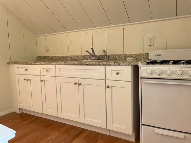 50 Lyng St, Dartmouth, MA 02747
