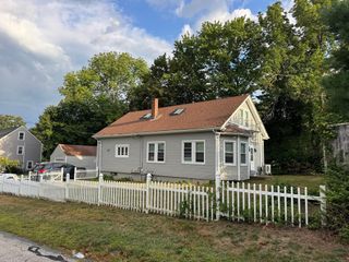 50 Lyng St, Dartmouth, MA 02747