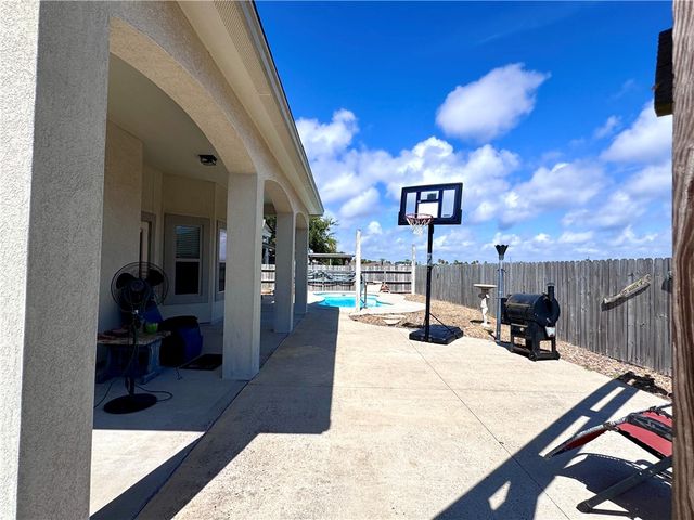 13942 Windjammer Dr, Corpus Christi, TX 78418