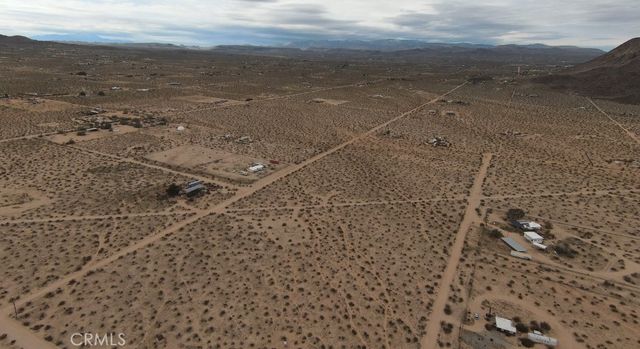 60426 Lorraine, Landers, CA 92285