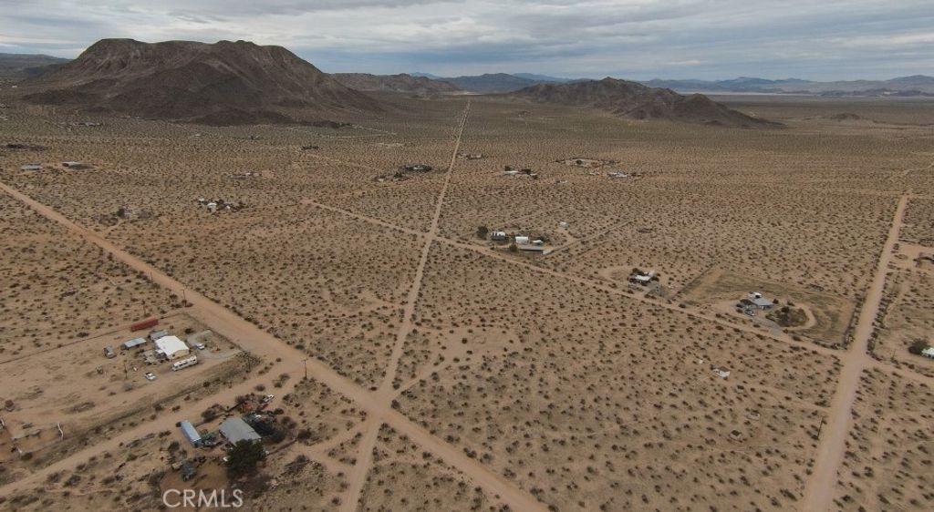 60426 Lorraine, Landers, CA 92285