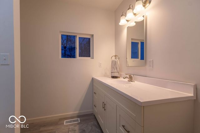 9095 E State Road 38, New Castle, IN 47362